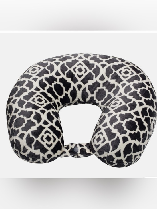 Wolf Essentials Other - Plush cozy charcoal & White Geometric Travel Neck Pillow